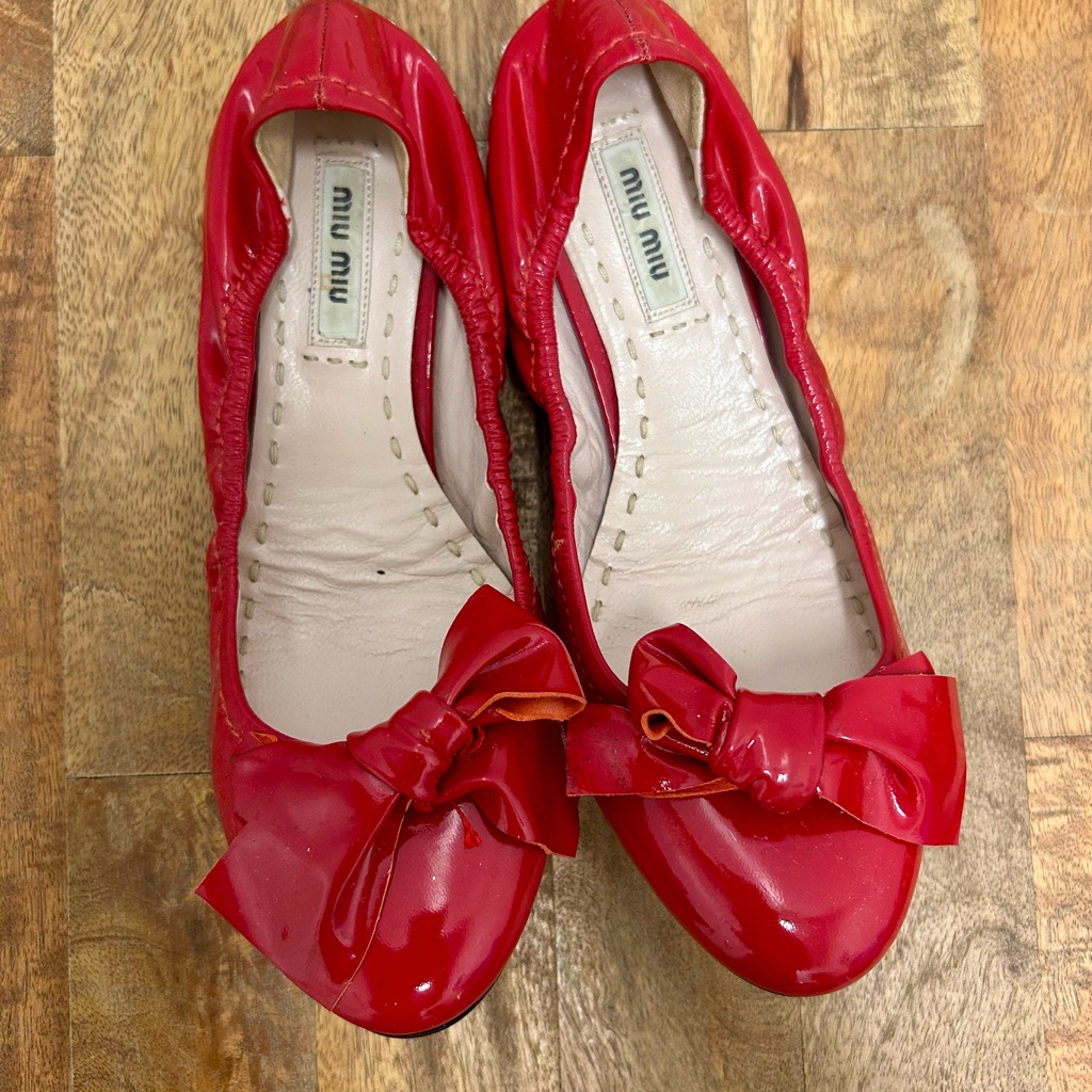 Miu Miu Pantent Red Flats With Bow